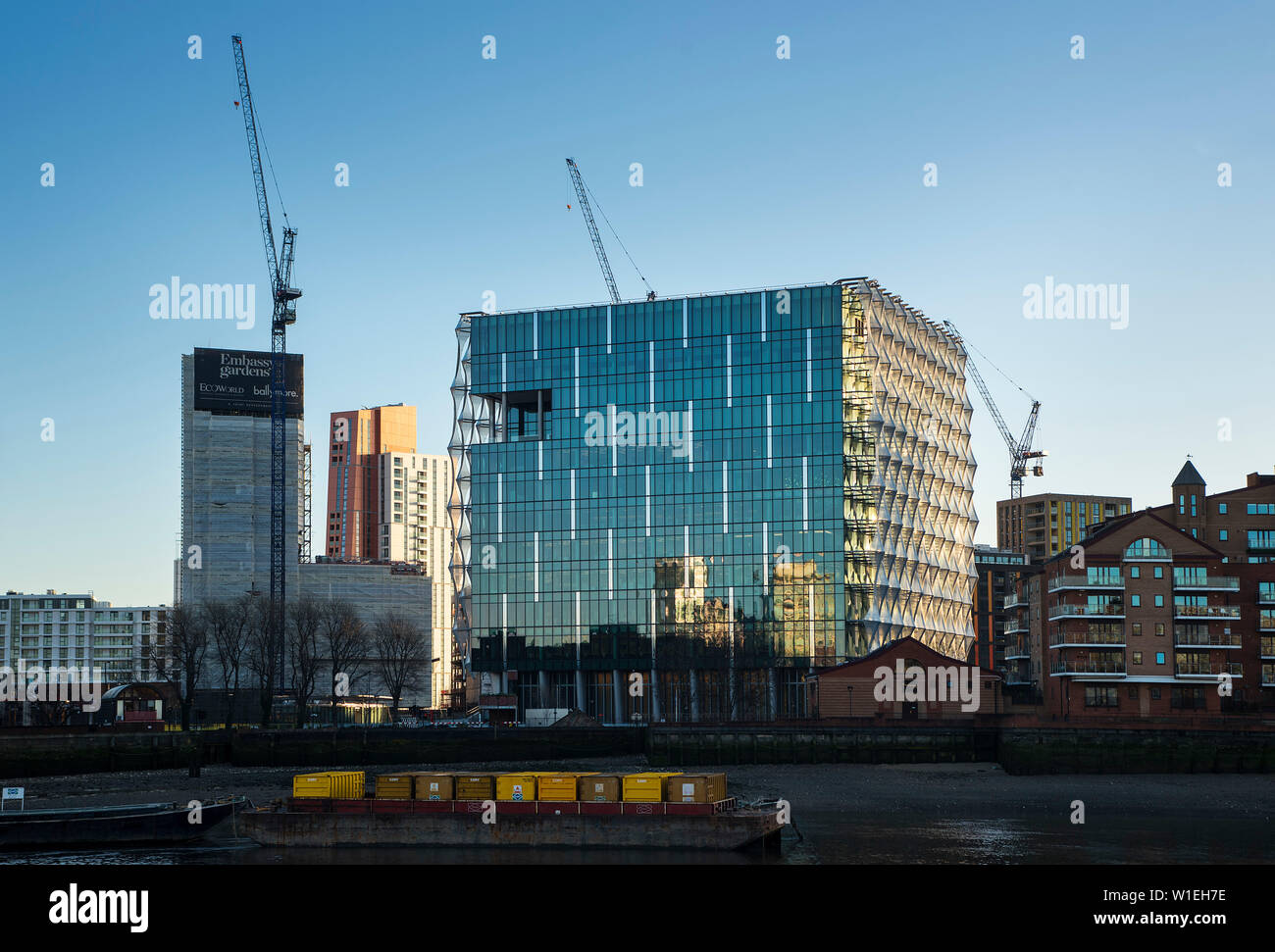 La nuova ambasciata americana a Londra, Regno Unito grazie agli innovativi traslucido foto-voltaico pannelli su 3 lati ed elevata efficienza di foto-voltaico sul tetto. Foto Stock