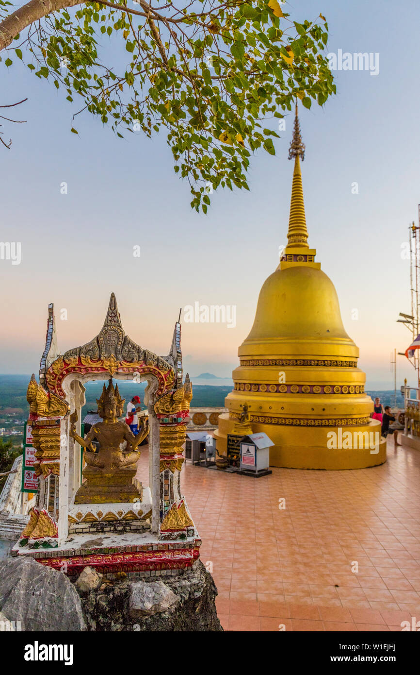 La parte superiore della tigre tempio nella grotta di Krabi, Thailandia, Sud-est asiatico, in Asia Foto Stock