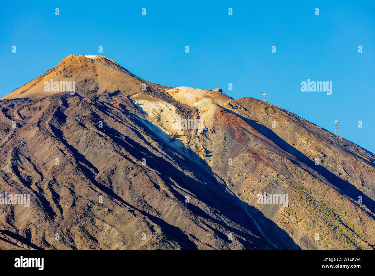 Pico del Teide, 3718m, la montagna più alta in Spagna e Parco Nazionale di Teide, sito Patrimonio Mondiale dell'UNESCO, Tenerife, Isole Canarie, Spagna, Atlantico, Europa Foto Stock