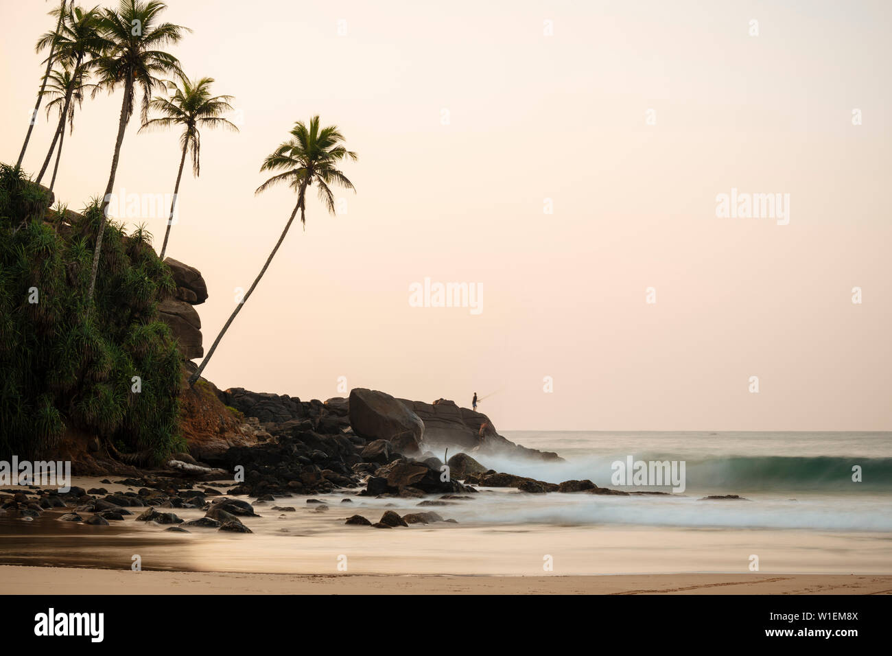 Talalla spiaggia al tramonto, South Coast, Sri Lanka, Asia Foto Stock