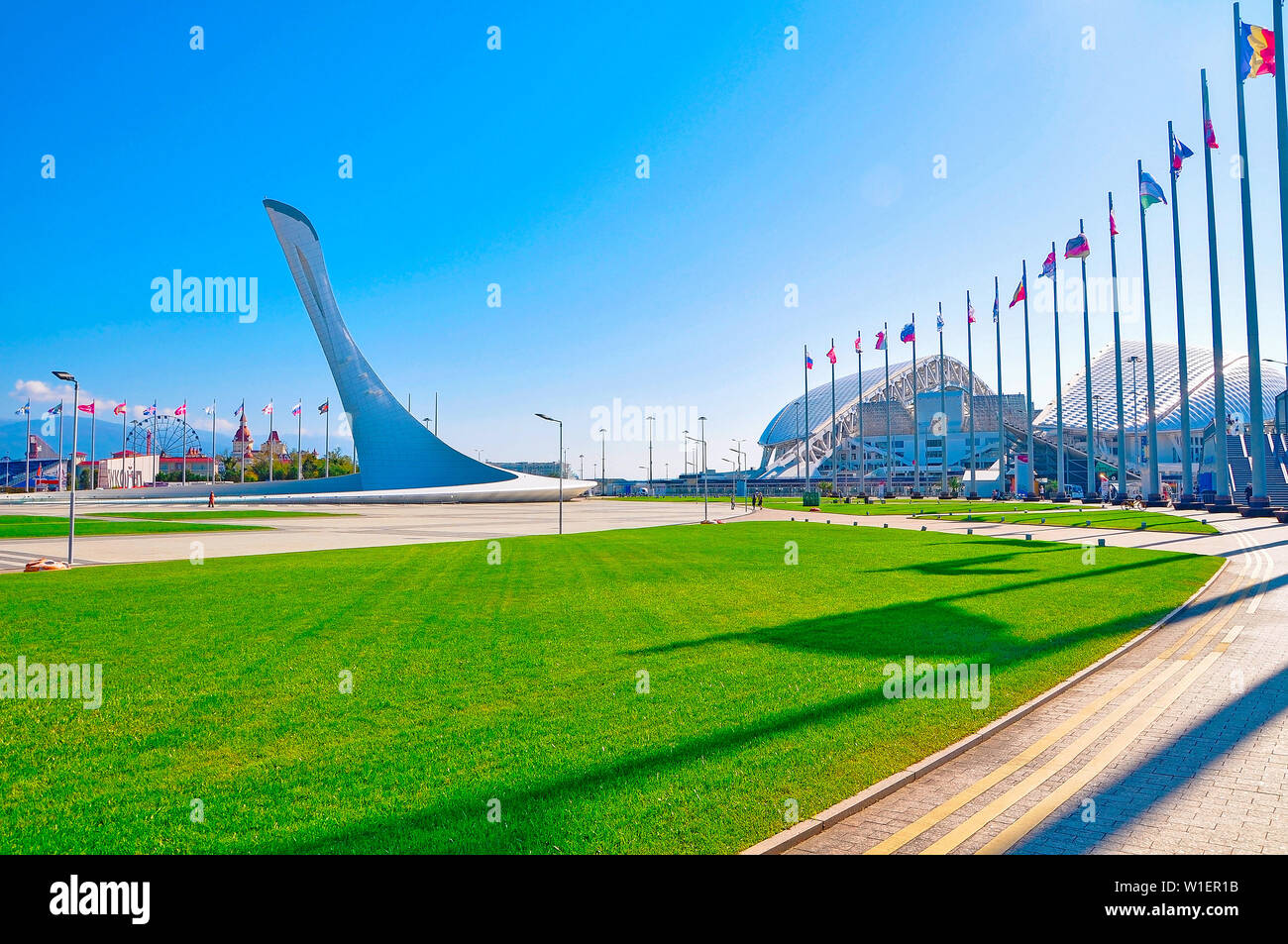 Russia - 2 Ottobre 2018 - Sochi Park, Fontana Canterina torcia in Imeretian resort Foto Stock