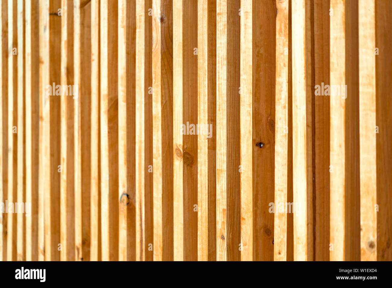 Tessitura senza cuciture di listelli decorativi in legno posti  verticalmente sulla facciata dell'edificio. New York. STATI UNITI Foto  stock - Alamy