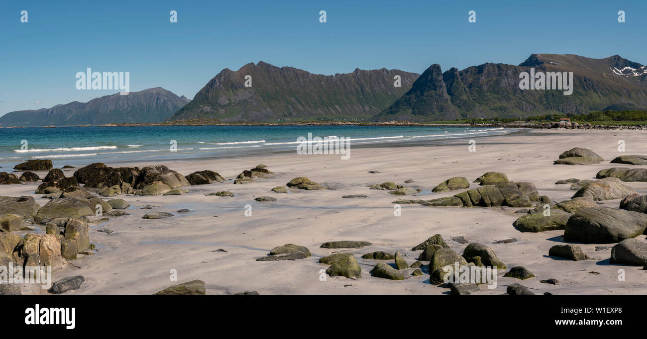 Spiaggia a Hov Hestegård, isole Lofoten in Norvegia. Foto Stock