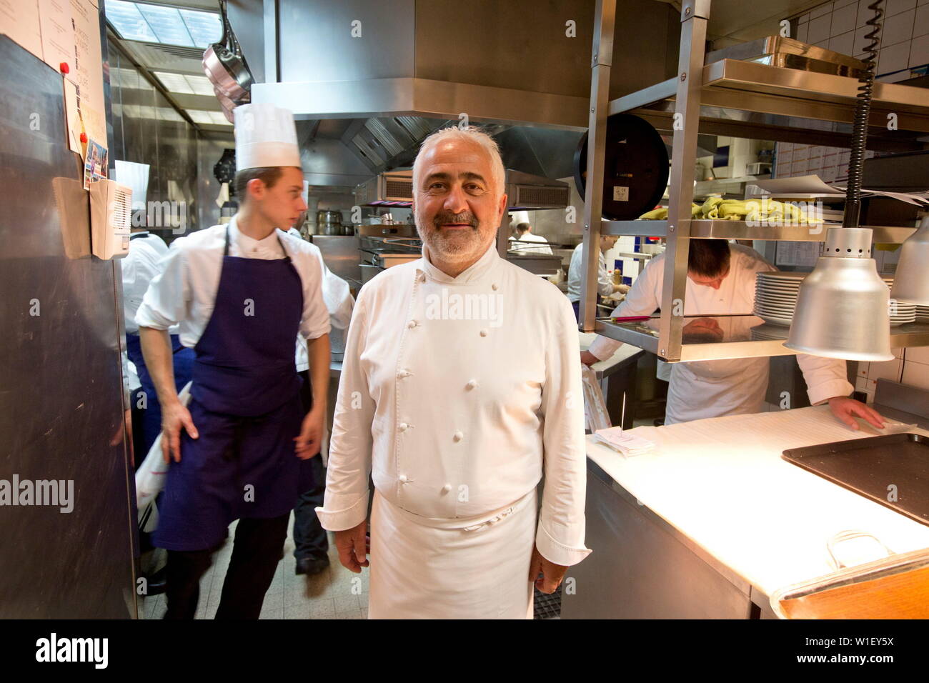 GUY Savoy nel suo ristorante rue Troyon PARIS Foto Stock