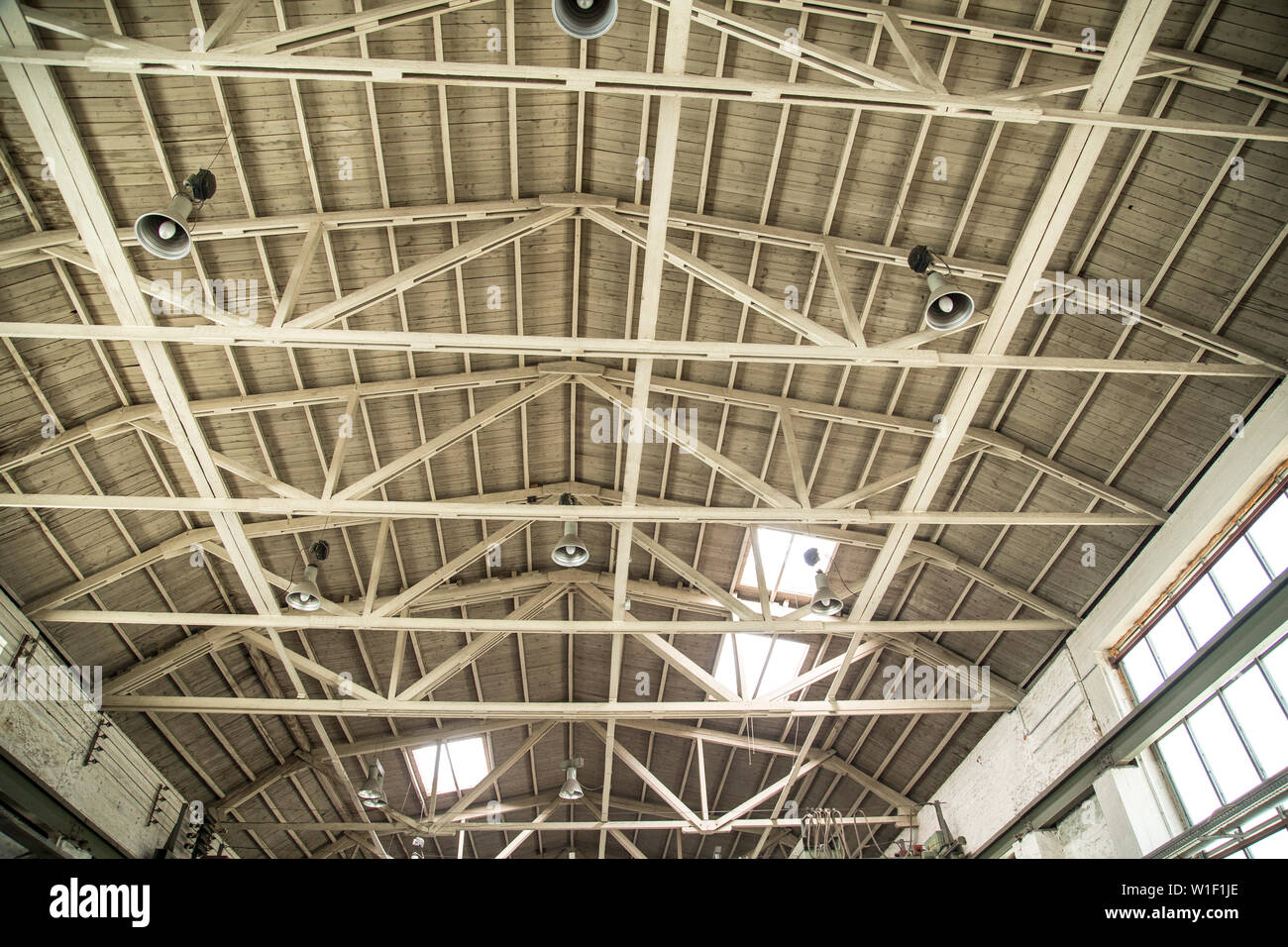 Soffitto con windows nella sala di fabbrica Foto Stock