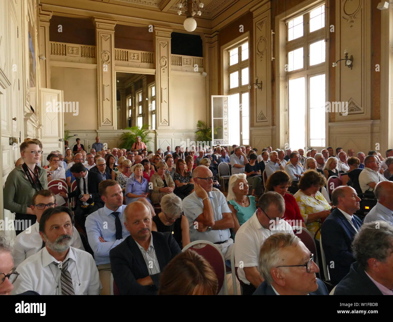 Gérard LARCHER Presidente del Senato e i senatori sono venuto per incontrare i sindaci da 20 a 100 000 abitanti per conoscere le loro esigenze e difficoltà Foto Stock