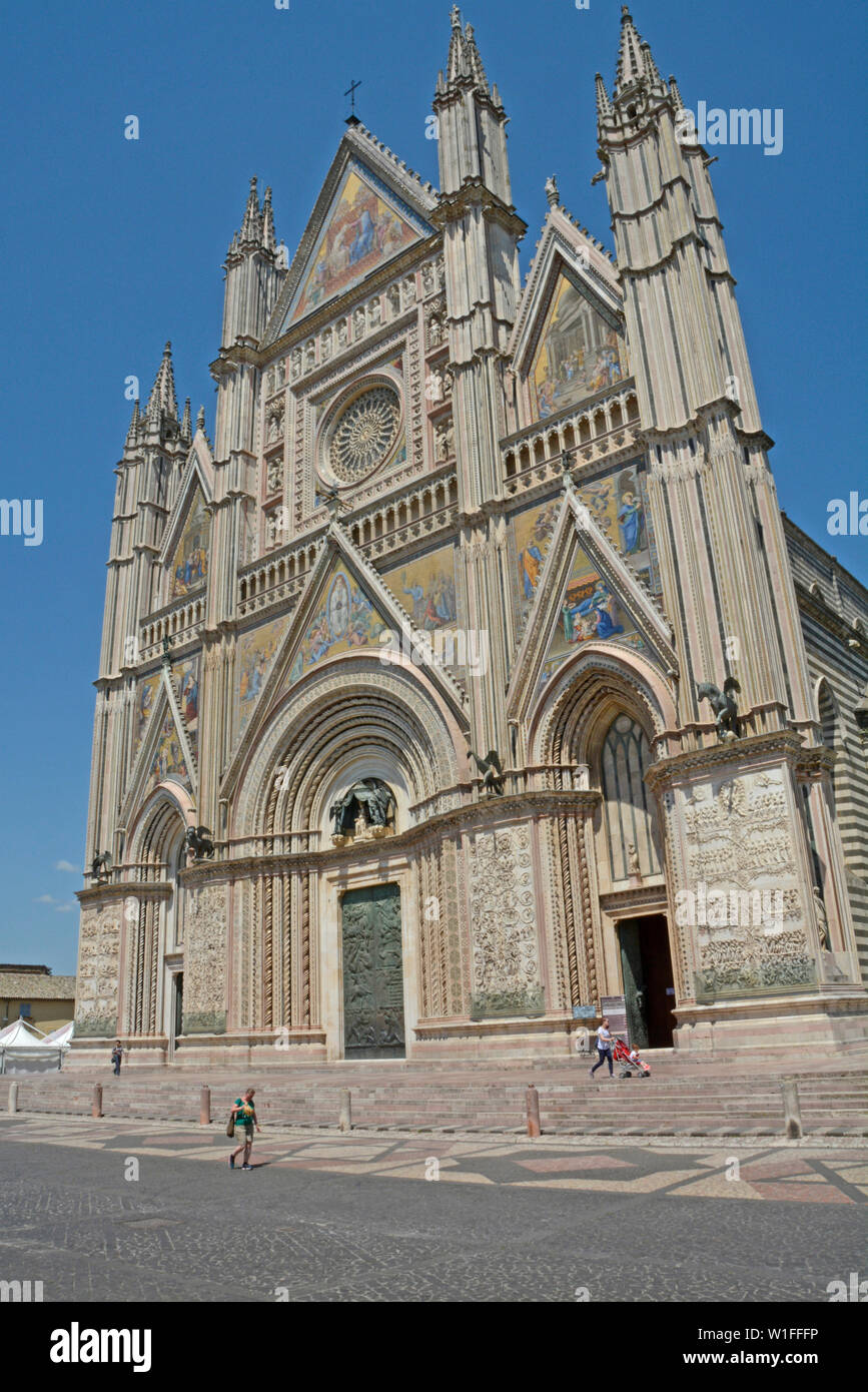 L'imponente Duomo di Orvieto, Umbria, Italia Foto Stock