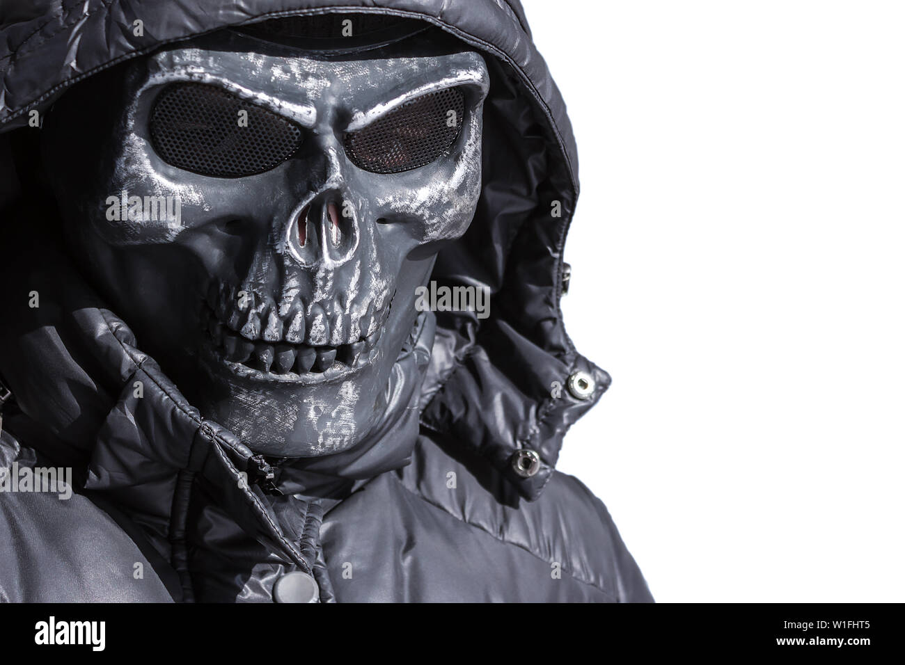 Gangster pericolose in ferro, maschera di hockey su sfondo bianco Foto  stock - Alamy