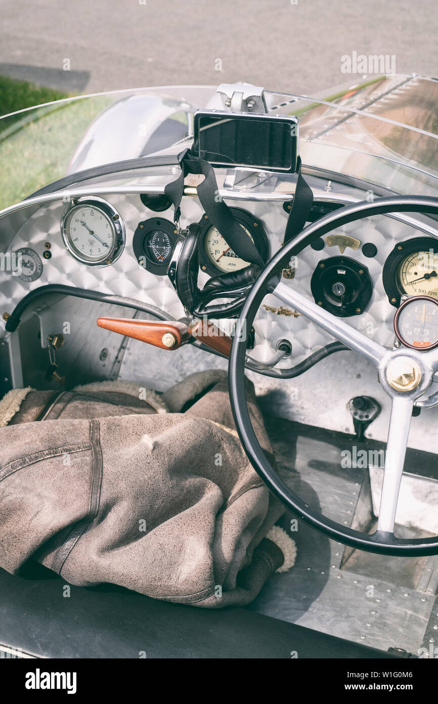 3 Pembleton wheeler ciclo interno auto a Bicester Heritage Centre super evento scramble. Bicester, Oxfordshire, Inghilterra. Vintage filtro applicato Foto Stock 3 Pembleton wheeler ciclo interno auto a Bicester Heritage Centre super evento scramble. Bicester, Oxfordshire, Inghilterra. Vintage filtro applicato Foto Stock