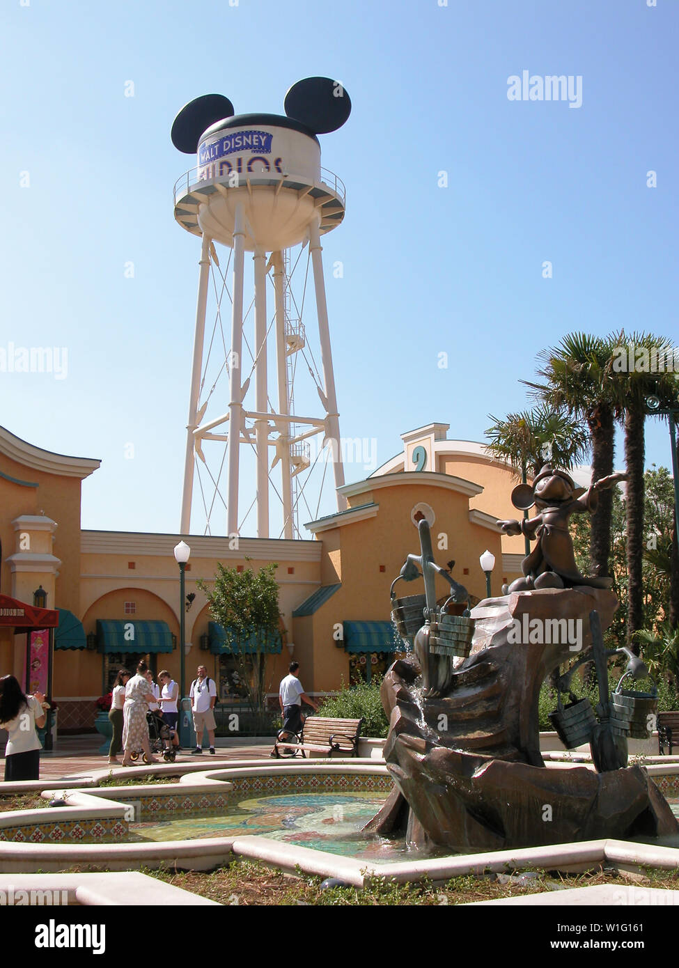 Water Tower con Mickey Mouse orecchie, Walt Disney Studios Park, Parigi, Francia Foto Stock