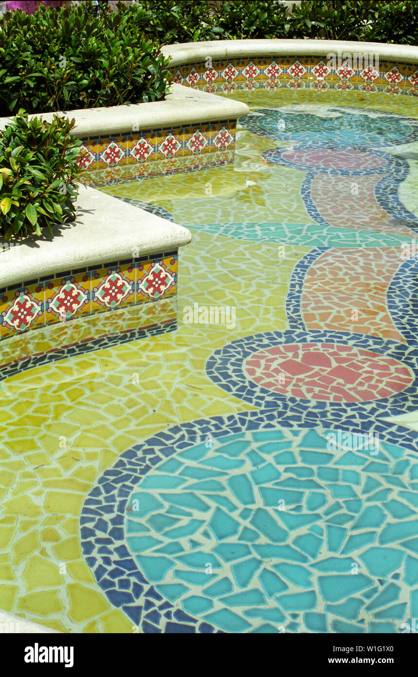 Acqua in un mosaico con fondo di fontana, Walt Disney Studios Park, Parigi Foto Stock