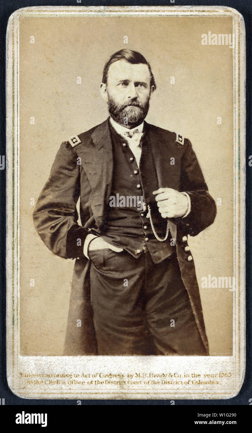 Ulisse S. Grant (1822-85), il generale dell esercito dell'Unione durante la Guerra Civile Americana, diciottesimo presidente degli Stati Uniti 1869-77, Three-Quarter lunghezza Ritratto, fotografia, Mathew B. Brady, Carte de visite, 1865 Foto Stock