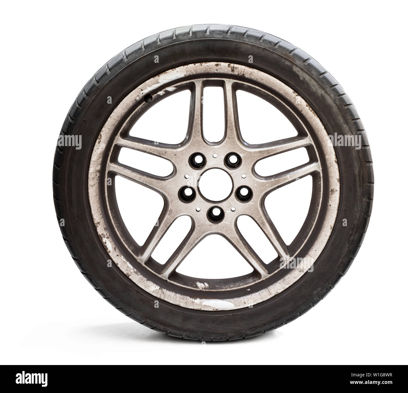Immagine del rinnovato pneumatico isolato su bianco Foto Stock