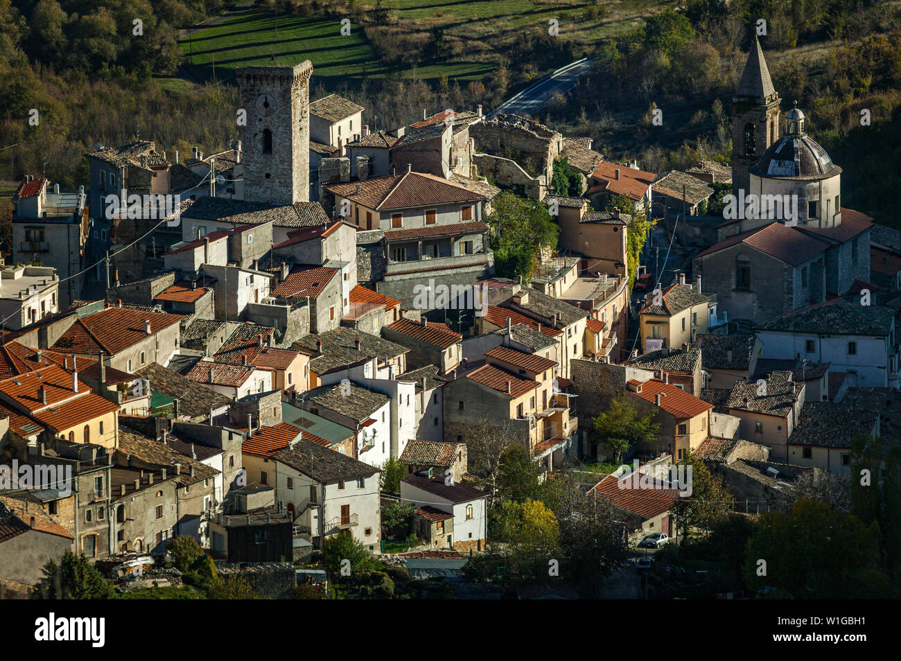 Cocullo village dal di sopra, Abruzzo Foto Stock