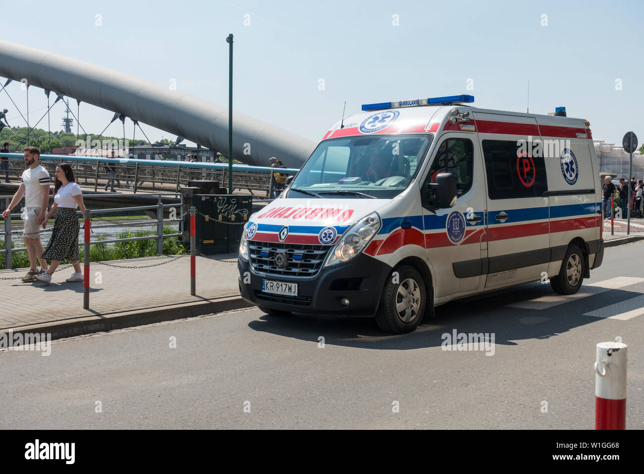 Ambulanza polacca per le strade di Cracovia, Polonia, Europa. Foto Stock