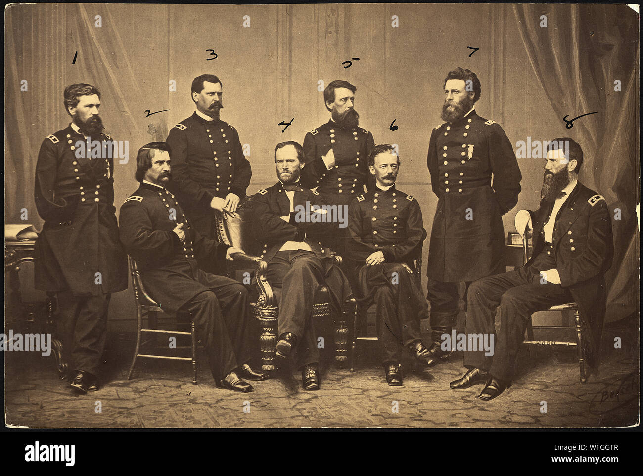 Il Maggiore Generale William T. Sherman, comanda la Divisione militare del Mississippi, e suoi generali: 1. Il Mag. Gen. O. O. Howard; 2. Il Mag. Gen. J. A. Logan; 3. Il Mag. Gen. William B. Hazen; 4. Il Mag. Gen. William T. Sherman; 5. Il Mag. Gen. Jeff C. Davis; 6. Il Mag. Gen. H. W. Slocum; 7. Il Mag. Gen. J. A. Sega; 8. Il Mag. Gen F. P. Blair. Foto Stock