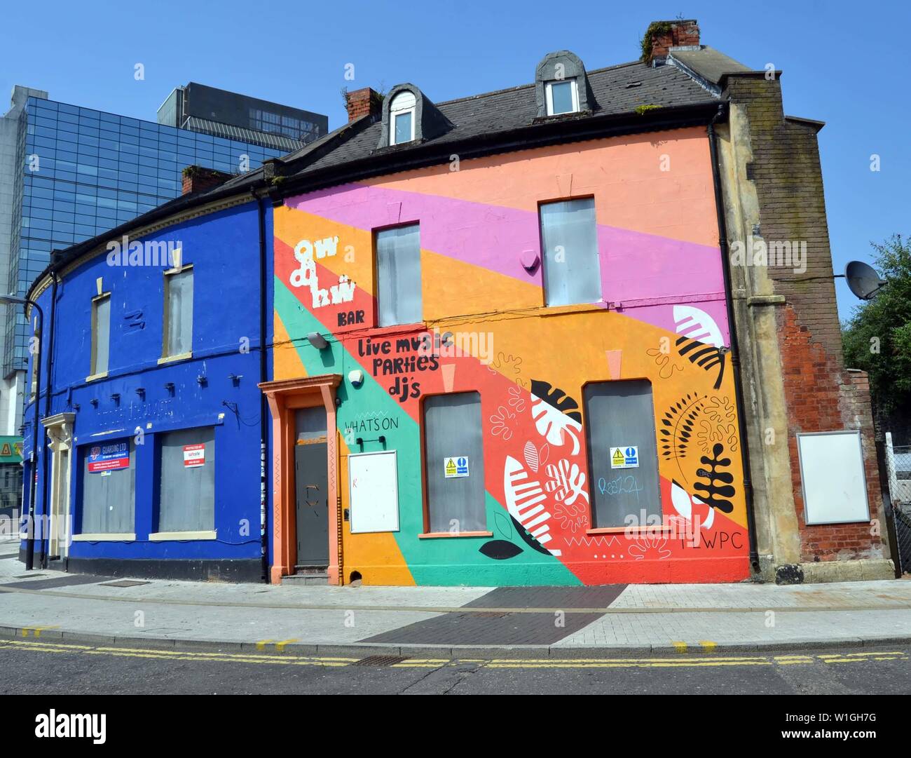 Ora chiuso Thai House Restaurant e Gwdihw Cafe Bar Bar/caffè in Guildford Crescent, Cardiff City Centre. Foto Stock