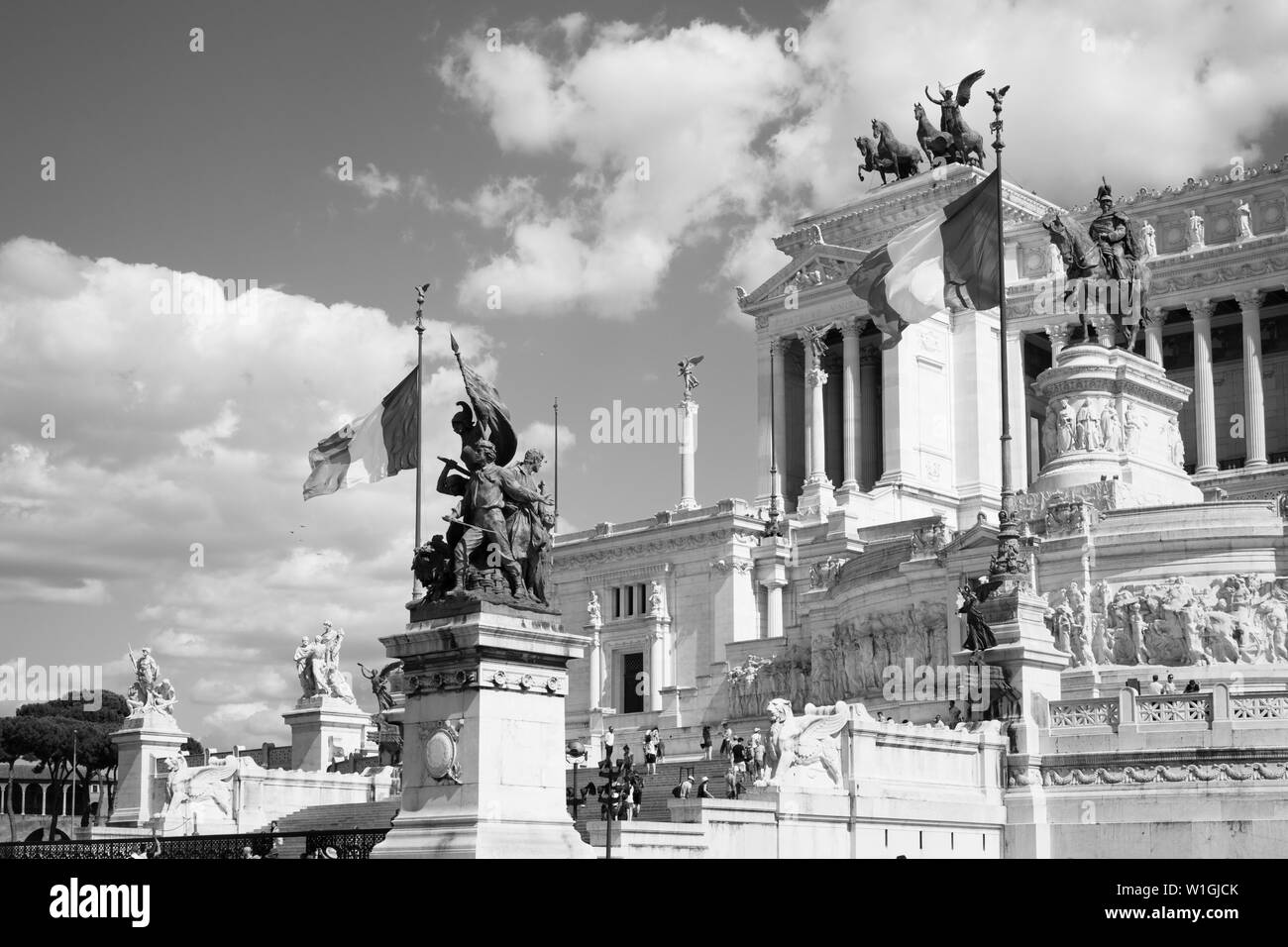 Roma, Italia - 29 giugno 2018:visualizzazione bianco e nero del Vittoriano, visitata da turisti provenienti da tutto il mondo Foto Stock