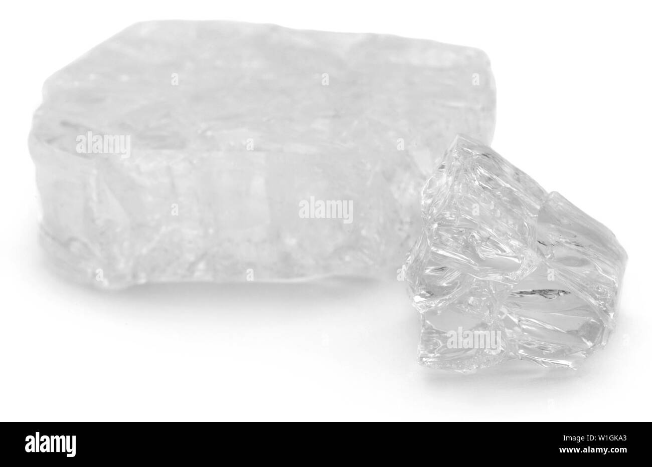 Il vetro rotto isolate su sfondo bianco Foto Stock