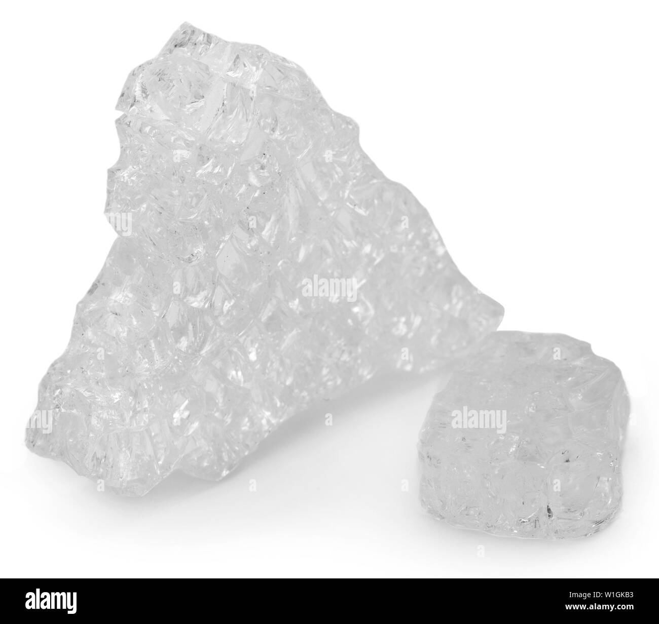 Il vetro rotto isolate su sfondo bianco Foto Stock