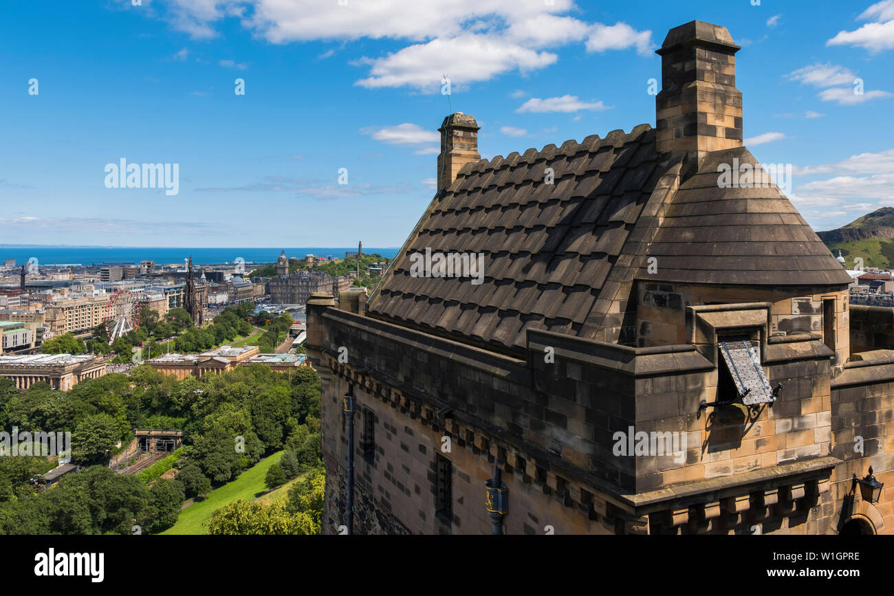 La vista di Edimburgo dal Castello di Edimburgo, Scozia, l'Europa. Foto Stock