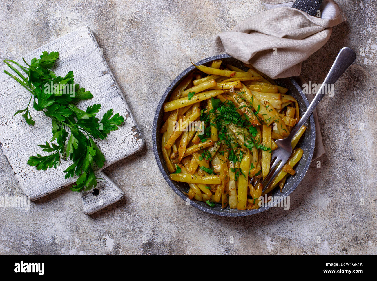 Stufati di cera gialla fagioli in padella Foto Stock