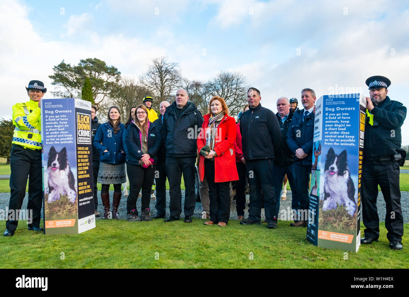 Scottish Partnership contro la criminalità rurale (SPARC) Iniziativa lancio affrontare il bestiame dagli attacchi di cani, Penicuik station wagon, Midlothian con Detective Chie Foto Stock