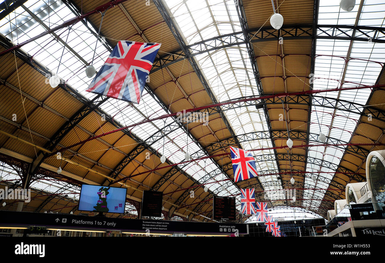 L'Unione Jack vola con orgoglio nel della Londra storica stazione Victoria durante il 2012 Olimpiadi di estate. (C) 2012 Tom Kelly Foto Stock
