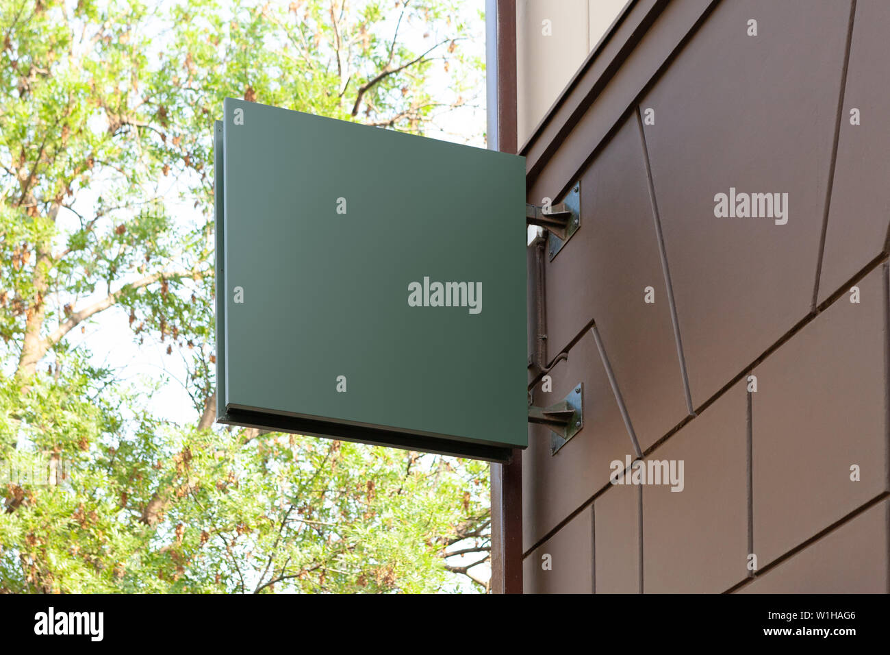Vuoto quadrato verde outdoor insegne mock up. Foto Stock