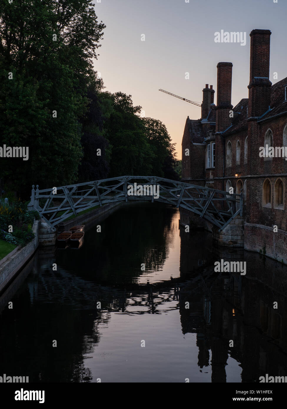 Ponte di matematica - un ponte sopra il fiume Cam, vi è un mito che il ponte è stato progettato da Isaac Newton Foto Stock