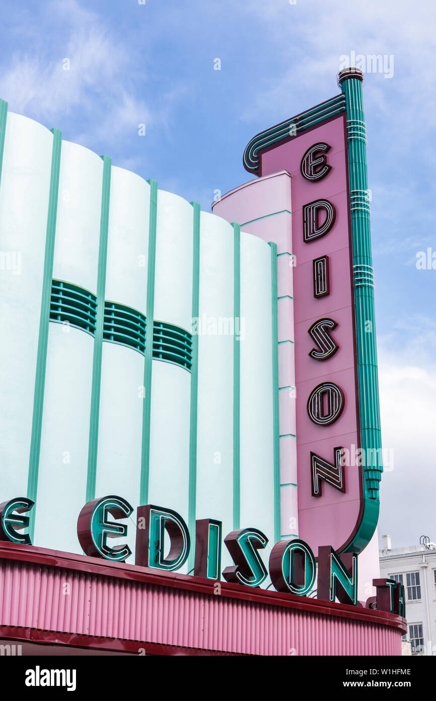 Fort ft. Myers Florida,River District,Hendry Street,restaurato,rinnovato,Edison Theatre,1920,edificio,cartello,cartelli,tendone,FL091018106 Foto Stock