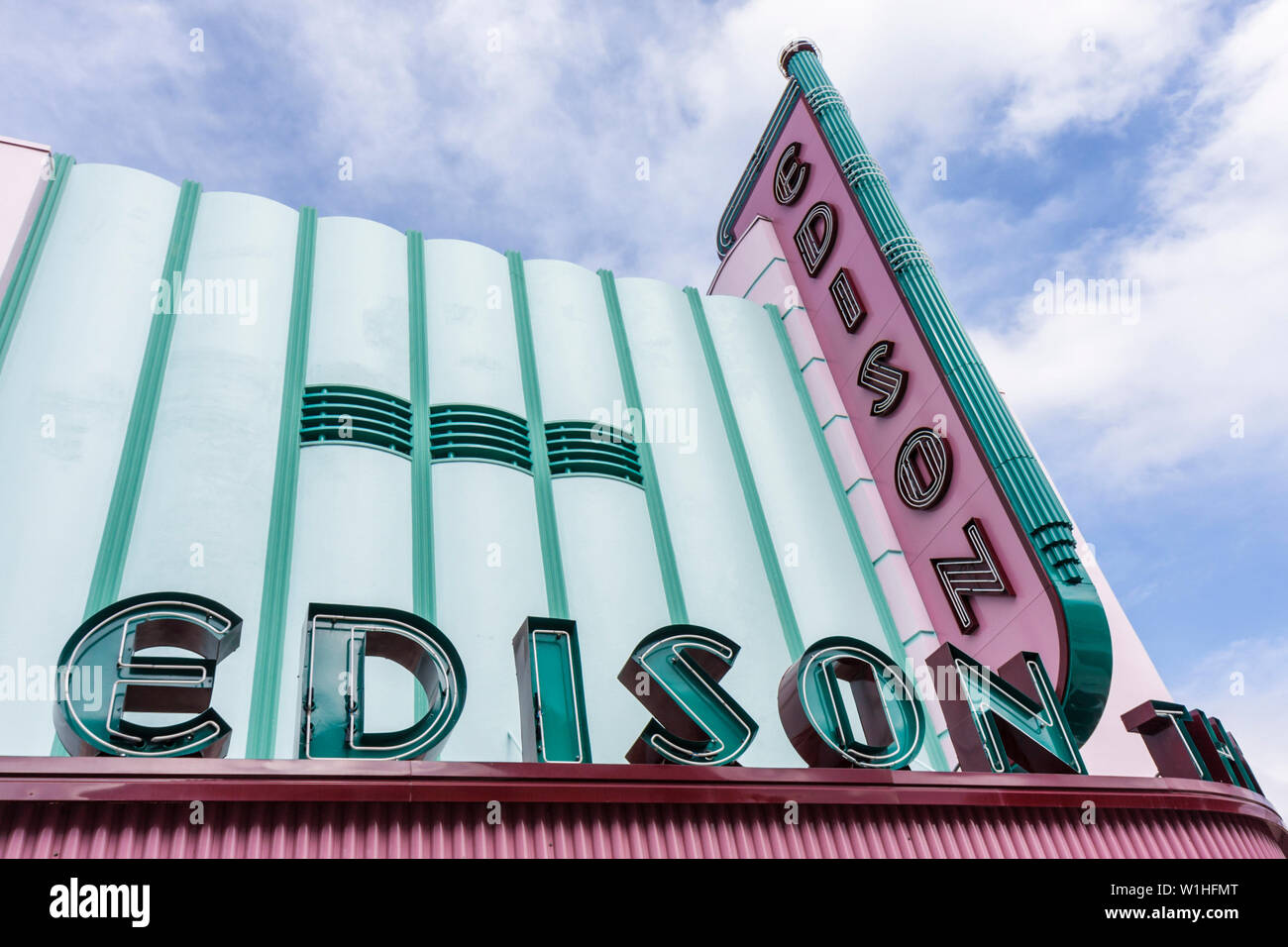 Fort ft. Myers Florida,River District,Hendry Street,restaurato,rinnovato,Edison Theatre,1920,edificio,cartello,cartelli,tendone,FL091018107 Foto Stock