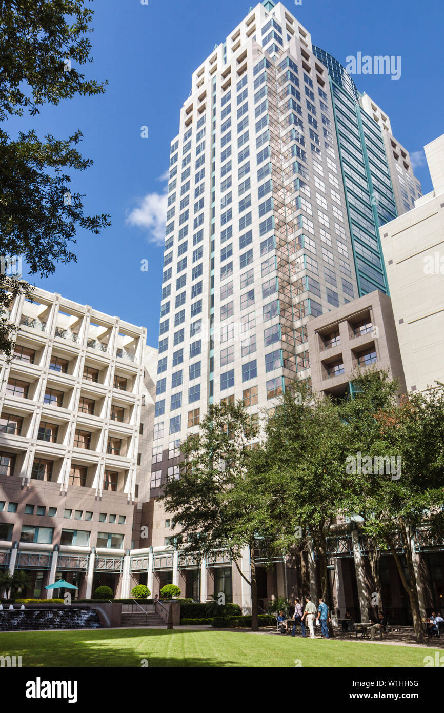Orlando Florida, South Orange Avenue, centro, SunTrust Center, complesso di uffici, plaza, alberi, ombra, grattacieli alti grattacieli costruire Foto Stock