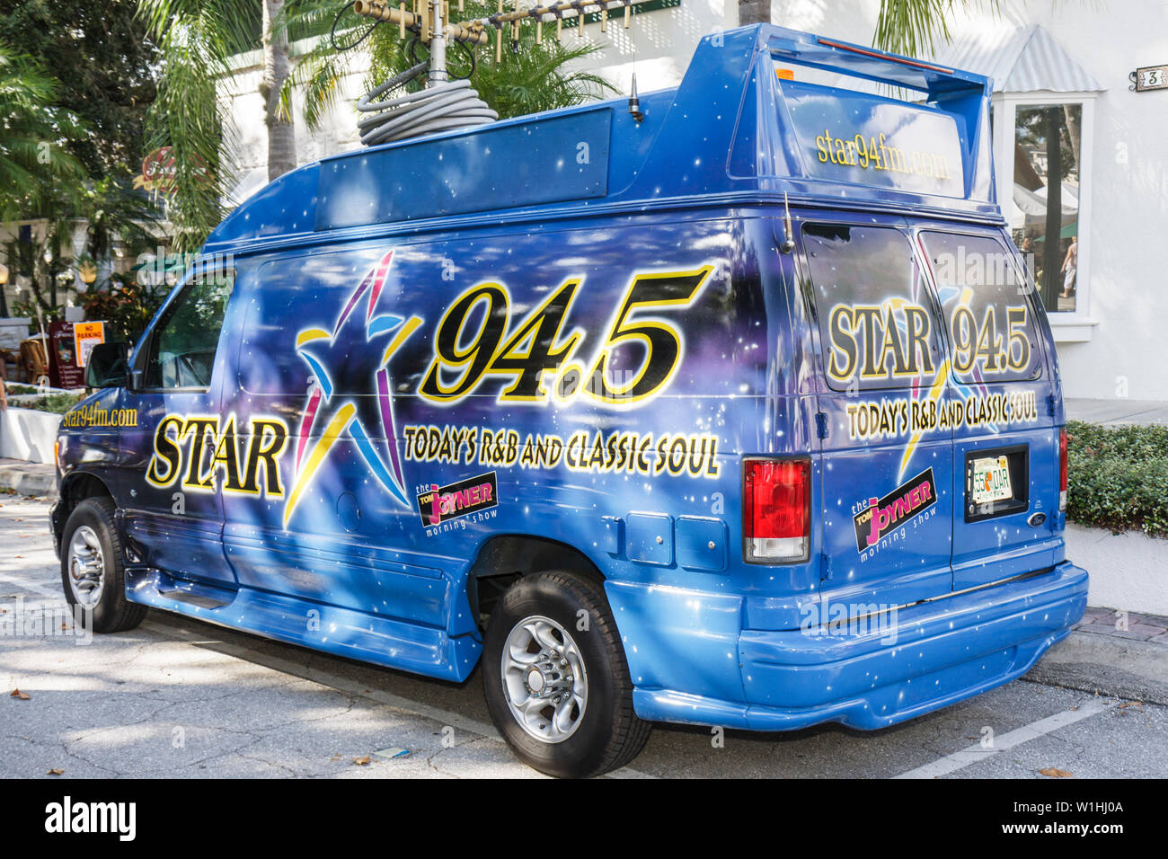 Mt. Mount Dora Florida,Fiera annuale dell'artigianato,comunità speciale,festival di strada,media,radio musicale,van,Star 94.5,R&B,anima classica,speciale,pubblicità,FL091025 Foto Stock