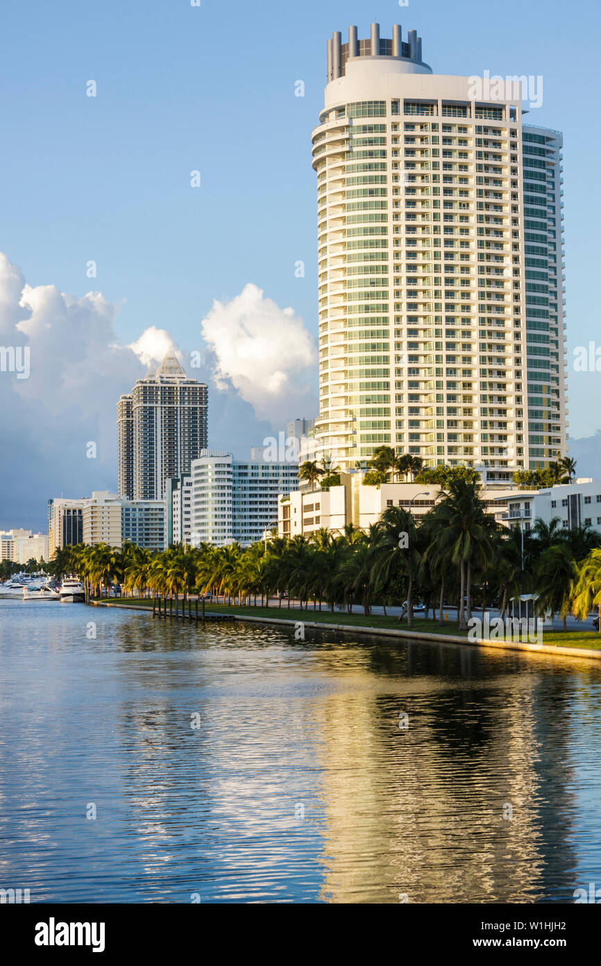 Miami Beach Florida,Collins Avenue,Indian Creek Water,Fontainebleau II,lusso,condominio hotel,hotel,fronte oceano,immobiliare,grattacielo alto grattacielo Foto Stock