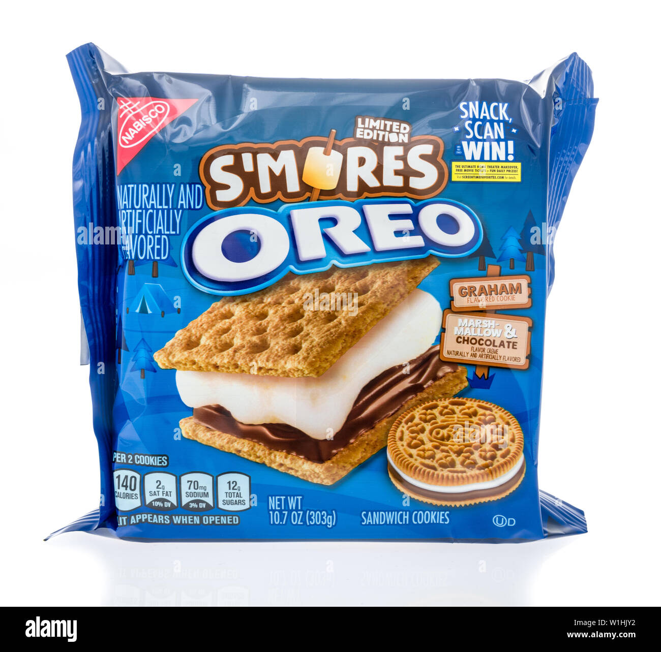 Winneconne, WI - 16 Giugno 2019 : un pacchetto di Oreo cookie Smores isolato su un background Foto Stock
