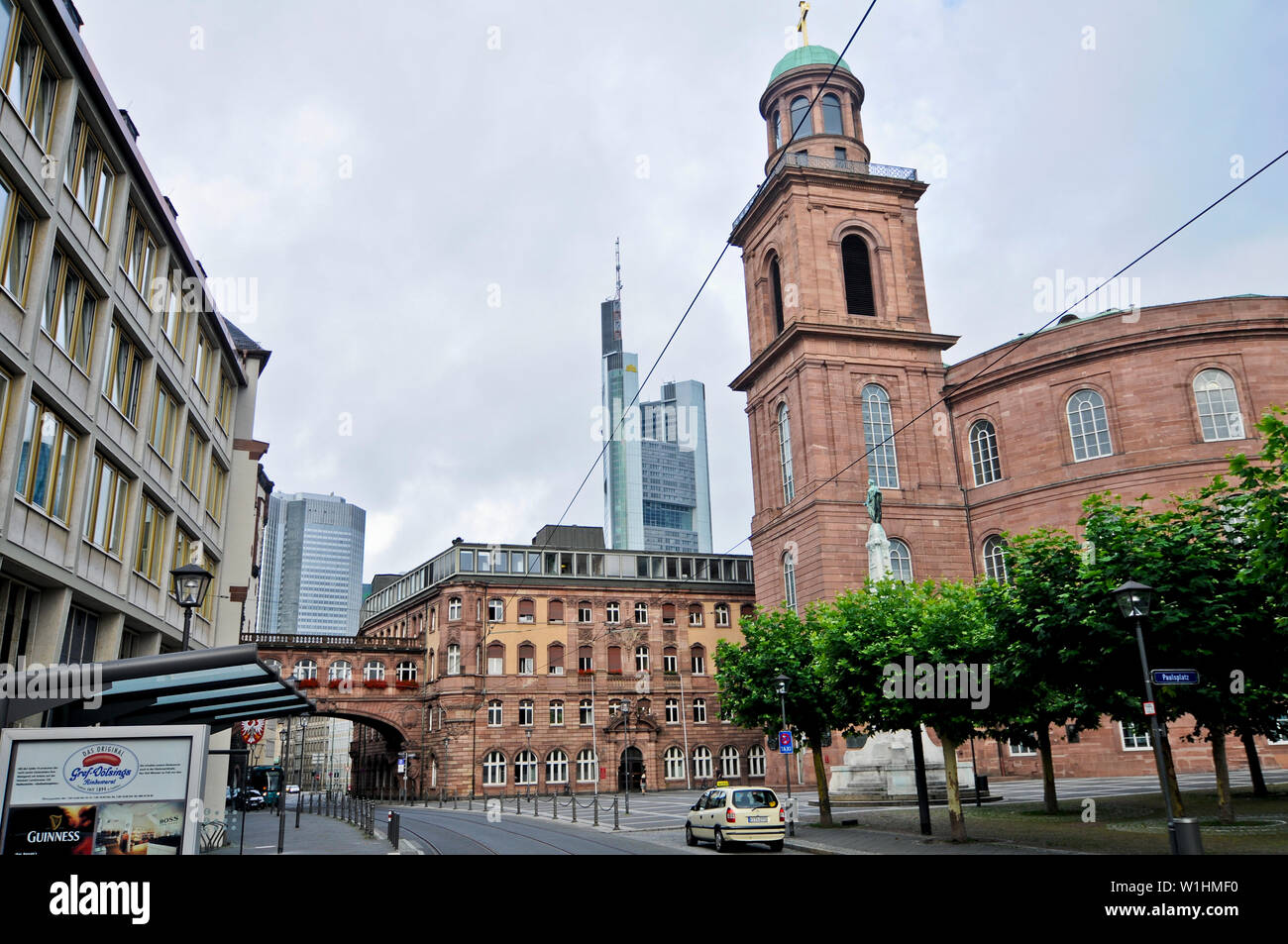 Paulsplatz (Piazza San Paolo), con la Chiesa di St Paul e il Monumento di unità. Francoforte, Germania Foto Stock