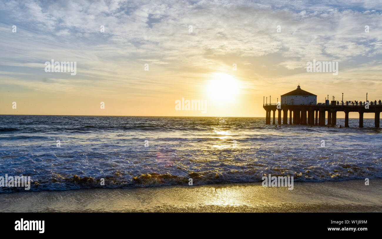 Manhattan Beach Pier al tramonto Foto Stock