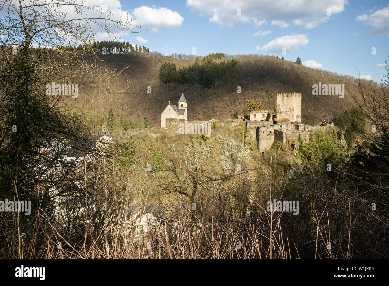 Il vecchio castello e fortificazioni a Esch-sur-sicuro, Lussemburgo Foto Stock