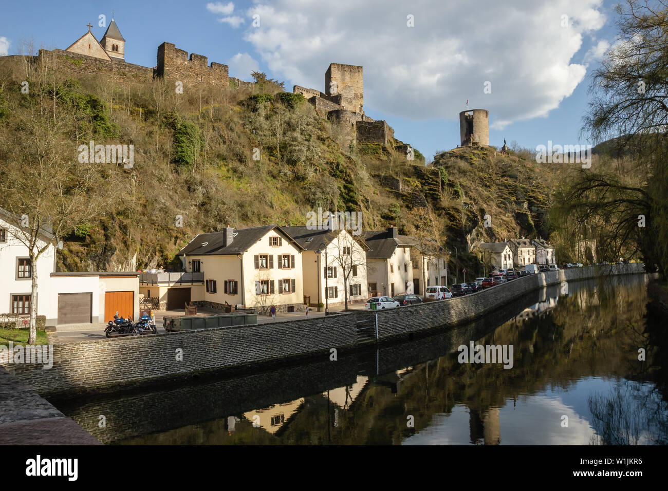 Il vecchio castello e fortificazioni a Esch-sur-sicuro, Lussemburgo Foto Stock