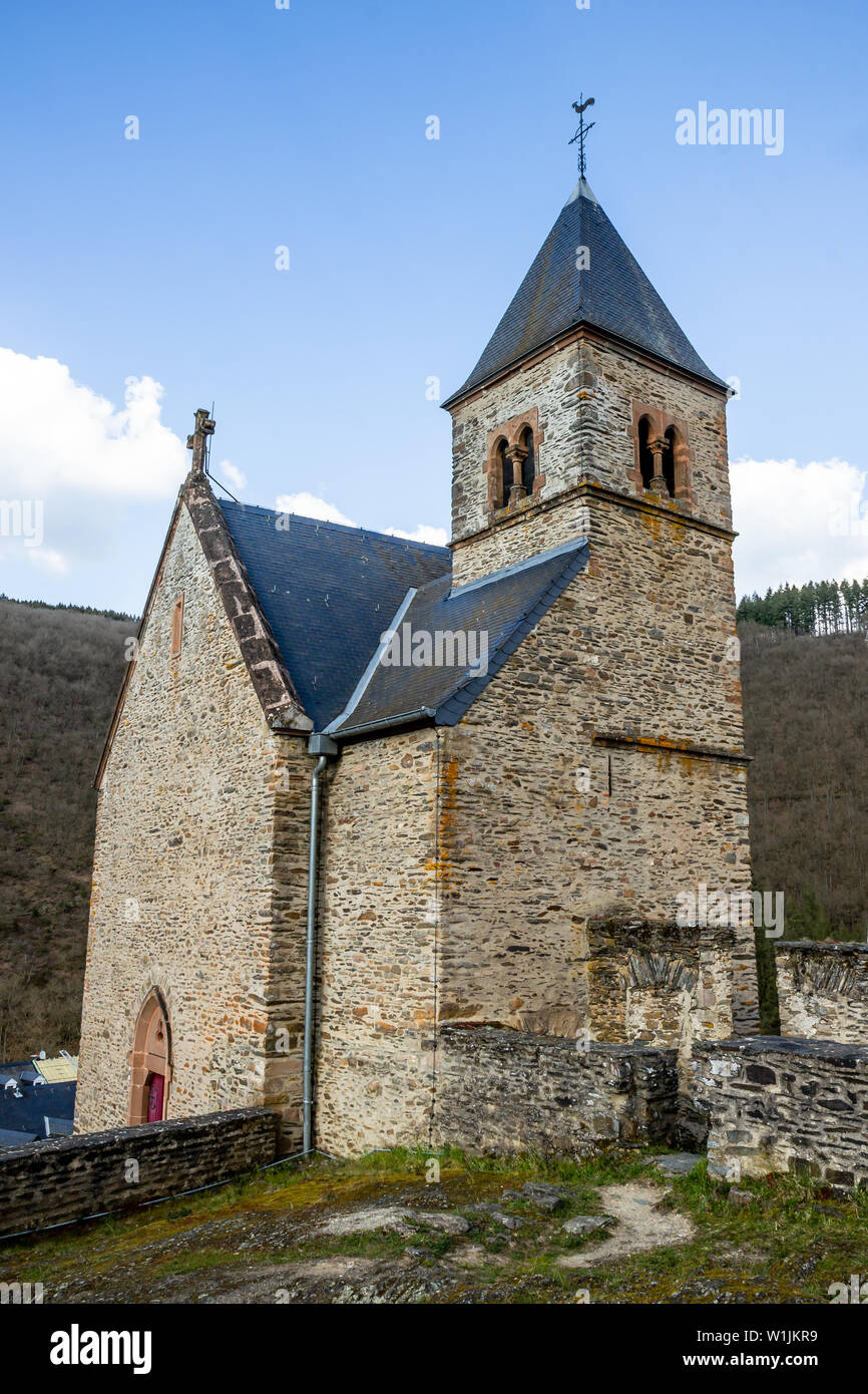 Il vecchio edificio della chiesa a Esch sur Sure, Lussemburgo Foto Stock