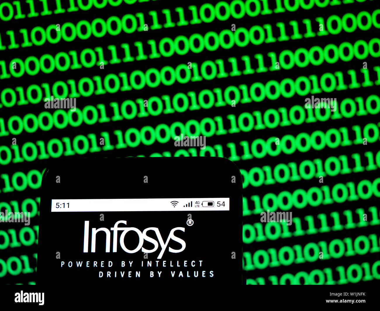 In questa foto illustrazione la Infosys logo limitata è visto visualizzata su uno smartphone Foto Stock