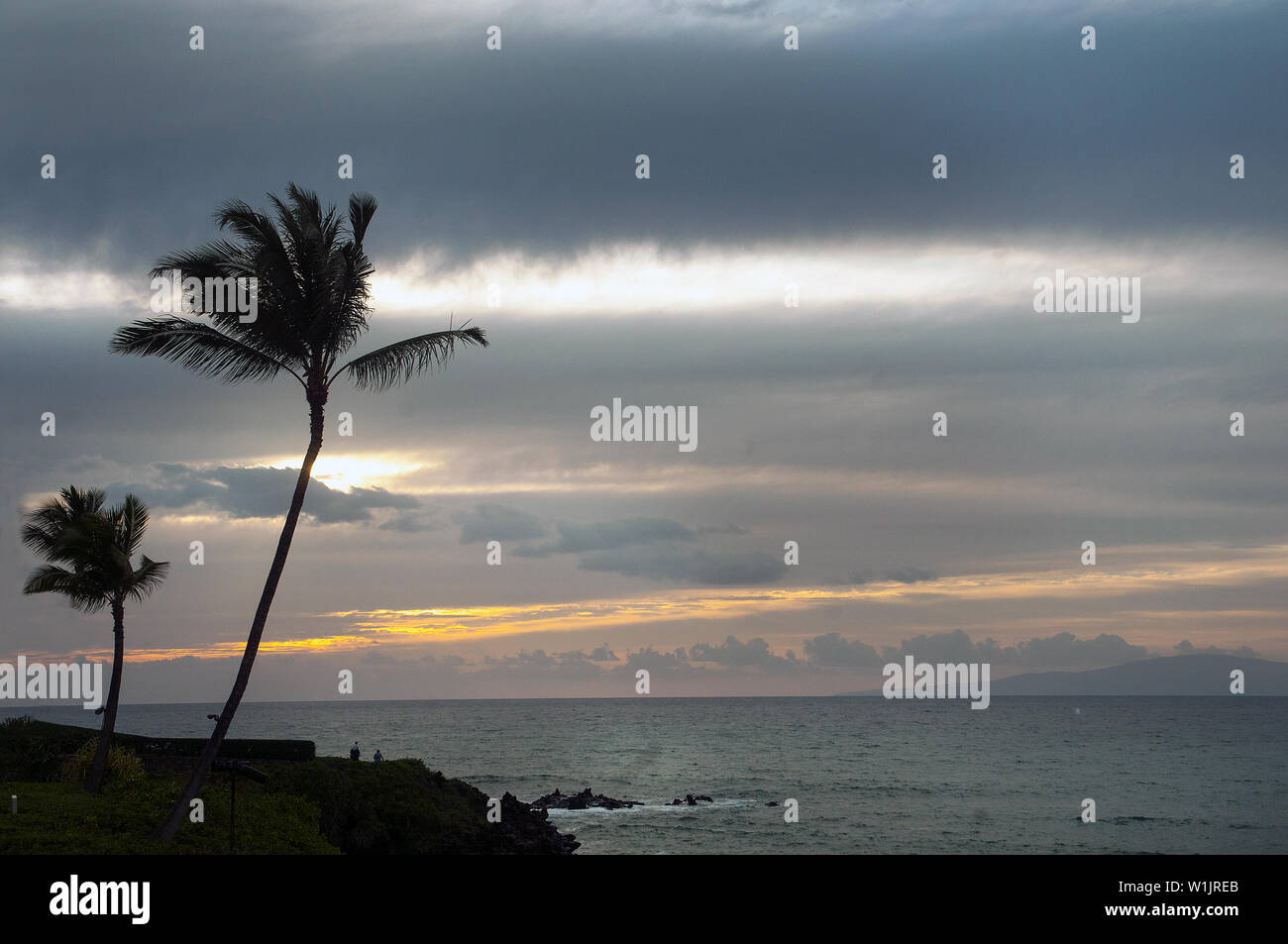 Il tramonto dipinge un grigio pastello e il cielo sopra il Wailea Beach a Maui. (C) 2014 Tom Kelly Foto Stock