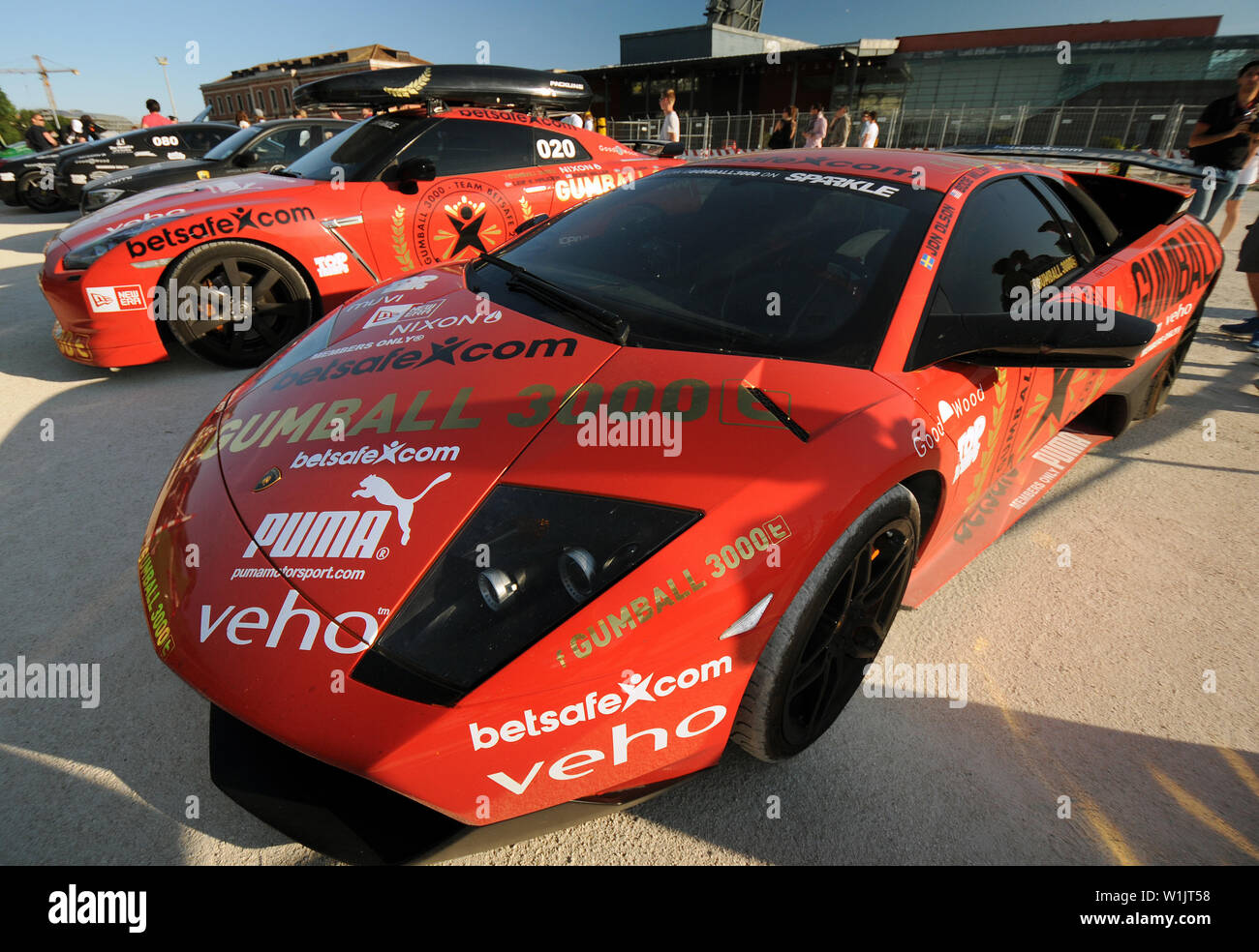 Bode Miller ha collaborato con Jon Olsson della Svezia come una parte di un due-auto del team di Gumball 3000, mostrata qui parcheggiato dopo la tappa del tour a Venezia, Ital Foto Stock