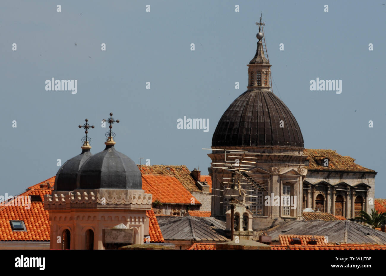 Le cupole e piastrelle di colore arancione formano i tetti della città di Dubrovnik. Foto Stock
