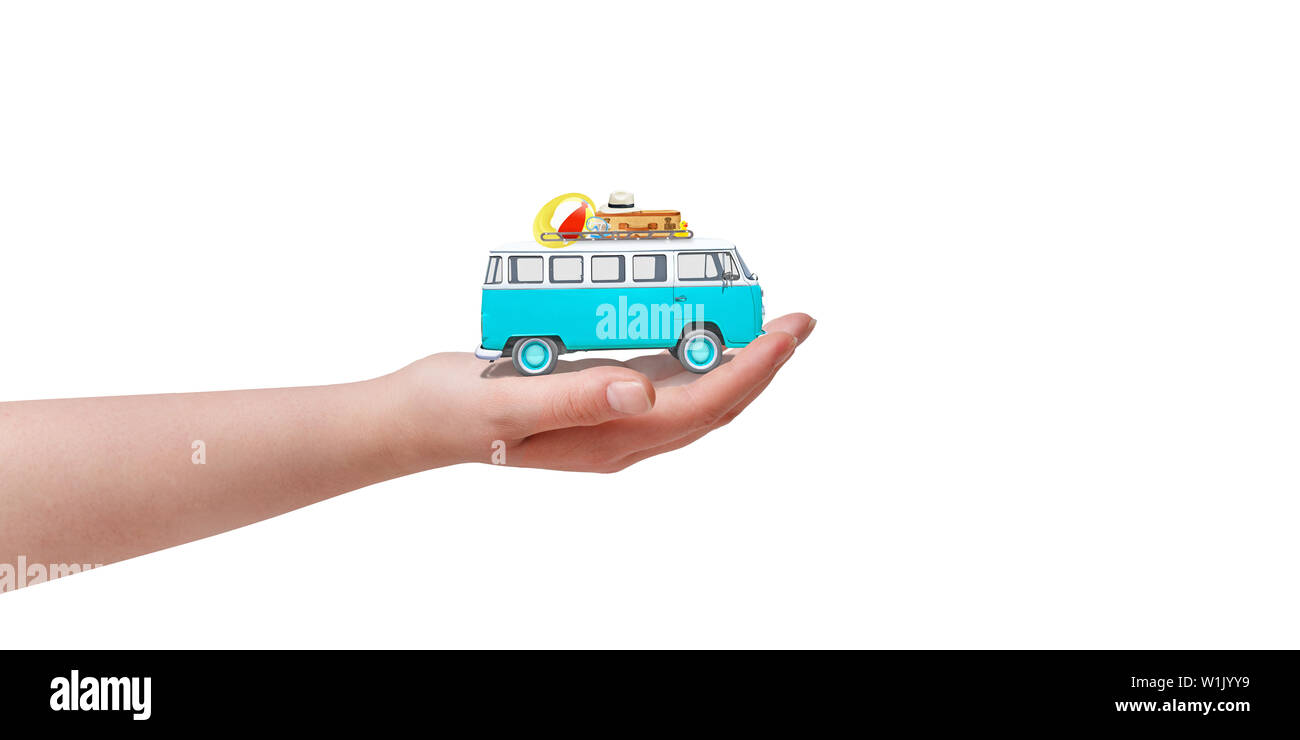 Isolato vecchio blu van in mano. Concetto di viaggio. Foto Stock