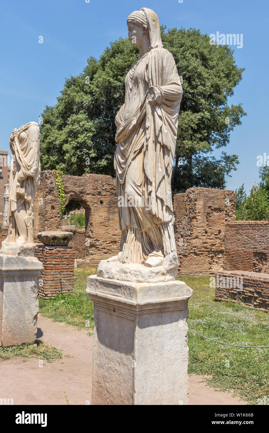 Casa delle Vestali al Foro Romano nella città di Roma, Italia Foto Stock