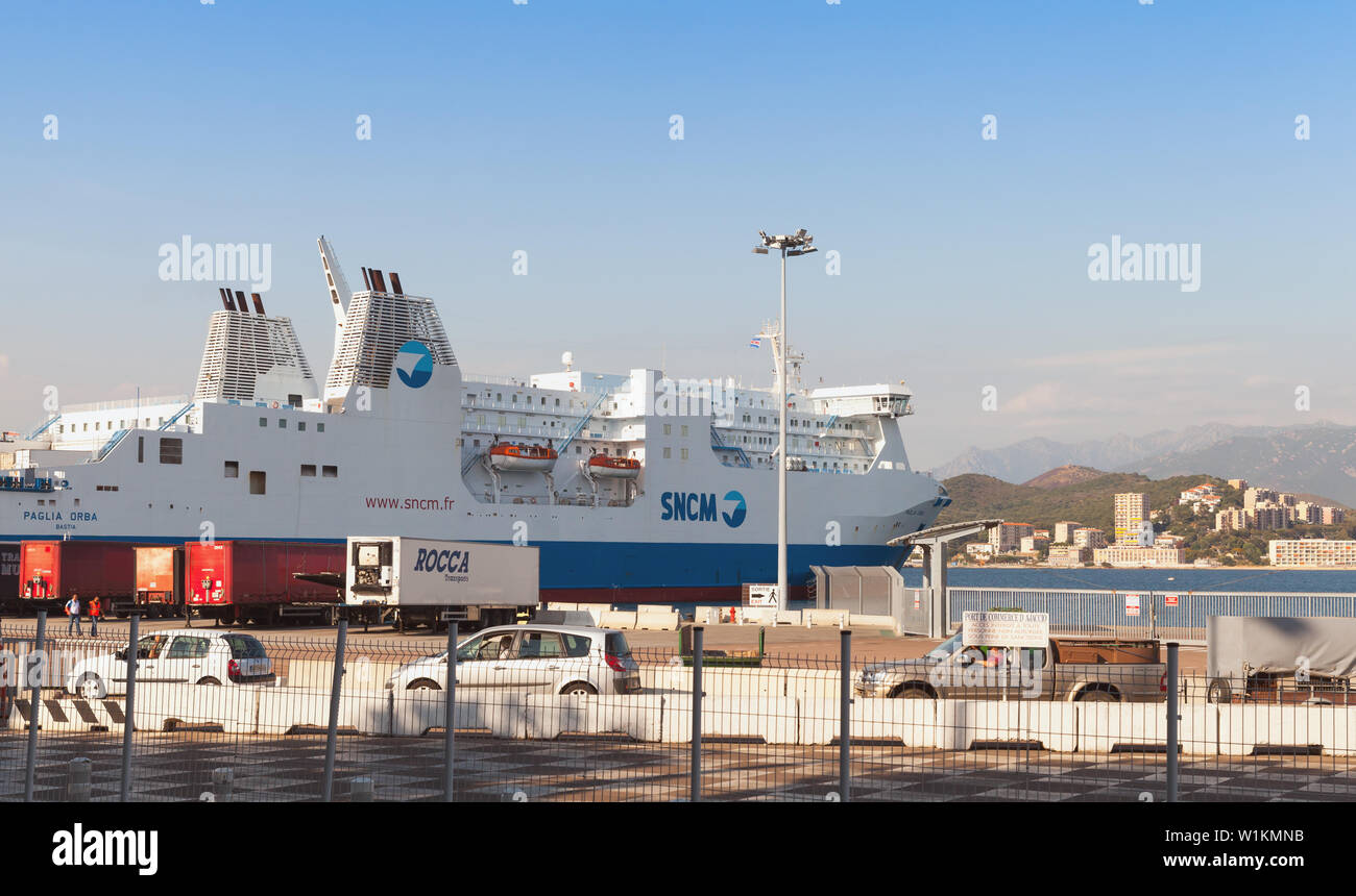 Ajaccio, Francia - 29 Giugno 2015: Paglia Orba miscelati nave commissionata nel 1994 per la SNCM . Costruito a Le Havre, è chiamato dopo un vertice di Corsica la Foto Stock