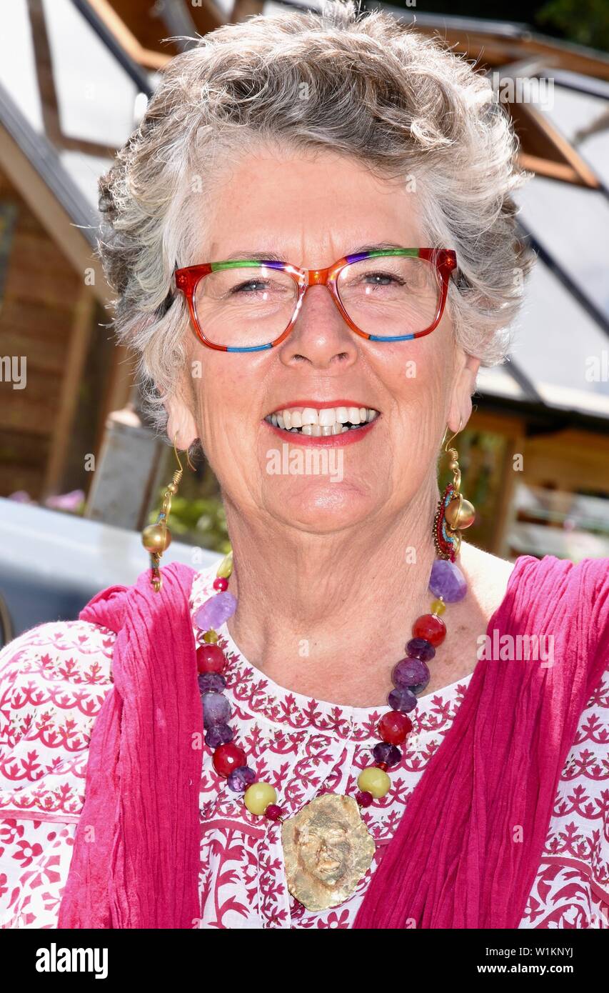 Prue Leith. RHS Hampton Court Palace Festival di giardinaggio, Hampton Court, East Molesey, Surrey. Regno Unito Foto Stock