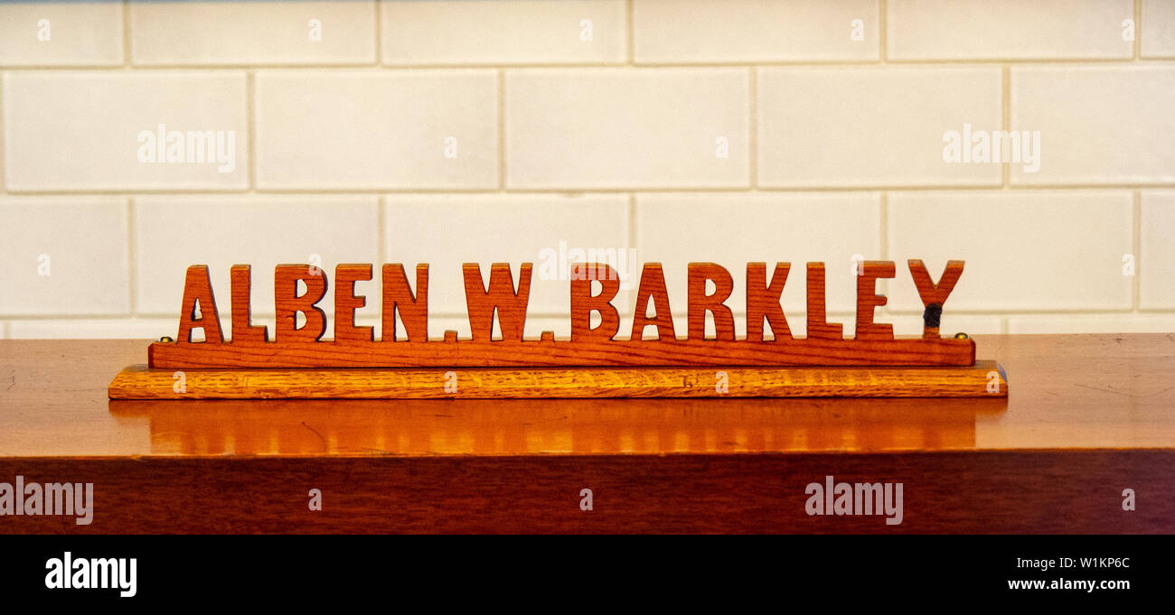 W Alben Barkley nome in legno sul display Anderson-Smith storica casa ora la Whitehaven Benvenuti Centro Paducah Kentucky negli Stati Uniti. Foto Stock